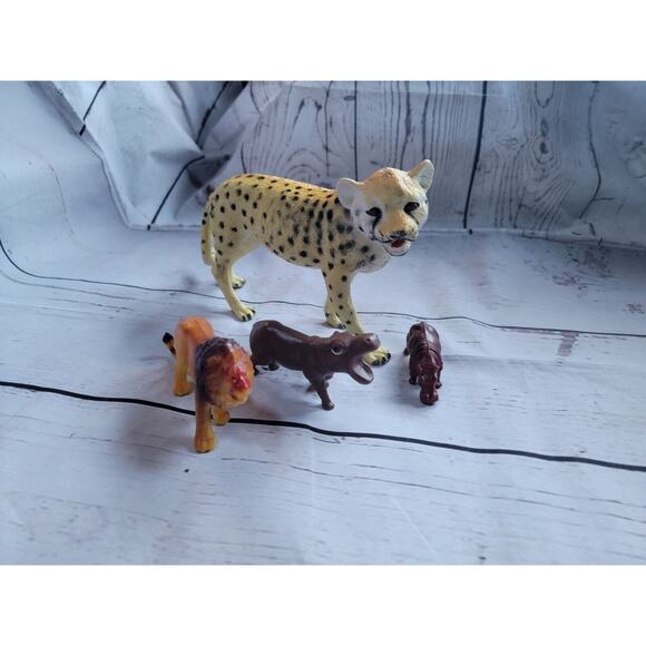 Lot Of 4 Jungle PVC Figure Toys Cheetah Lion Hippos - Picture 1 of 8